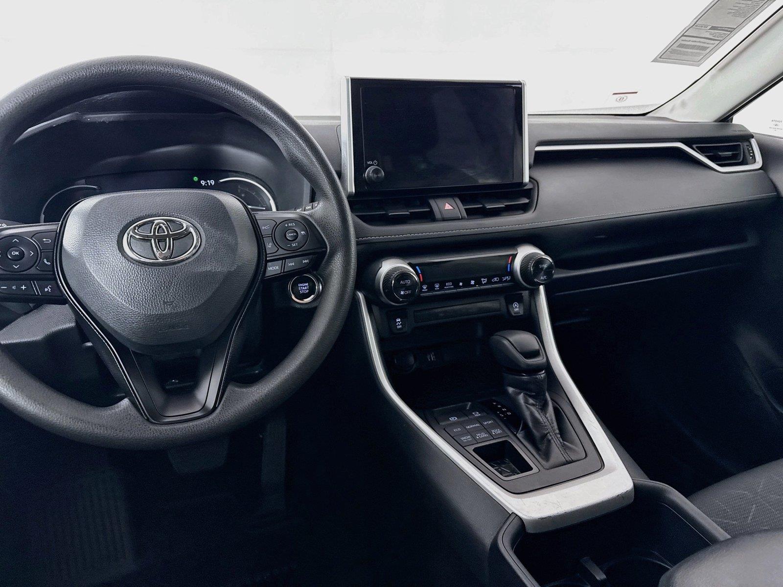 2025 Toyota RAV4 XLE photo 29