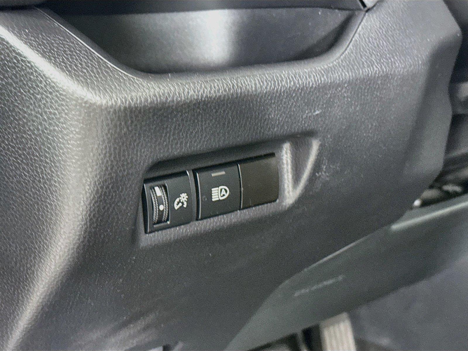 2025 Toyota RAV4 XLE photo 14