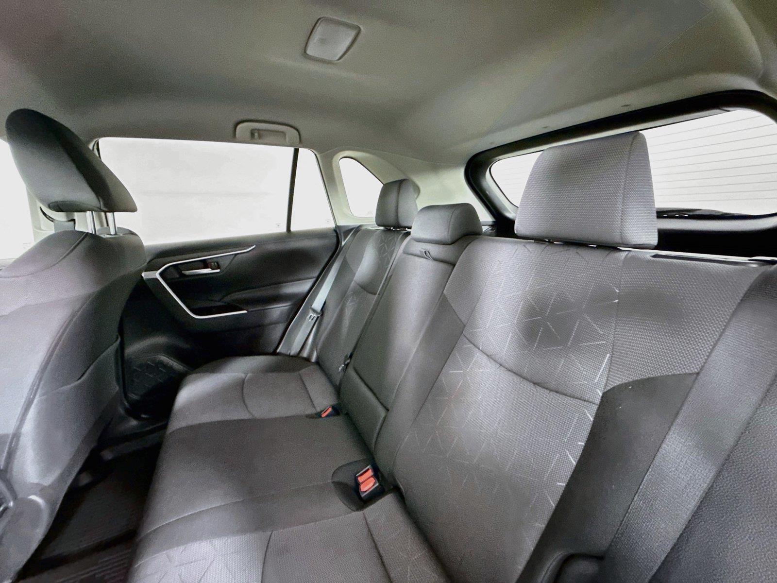 2025 Toyota RAV4 XLE photo 27