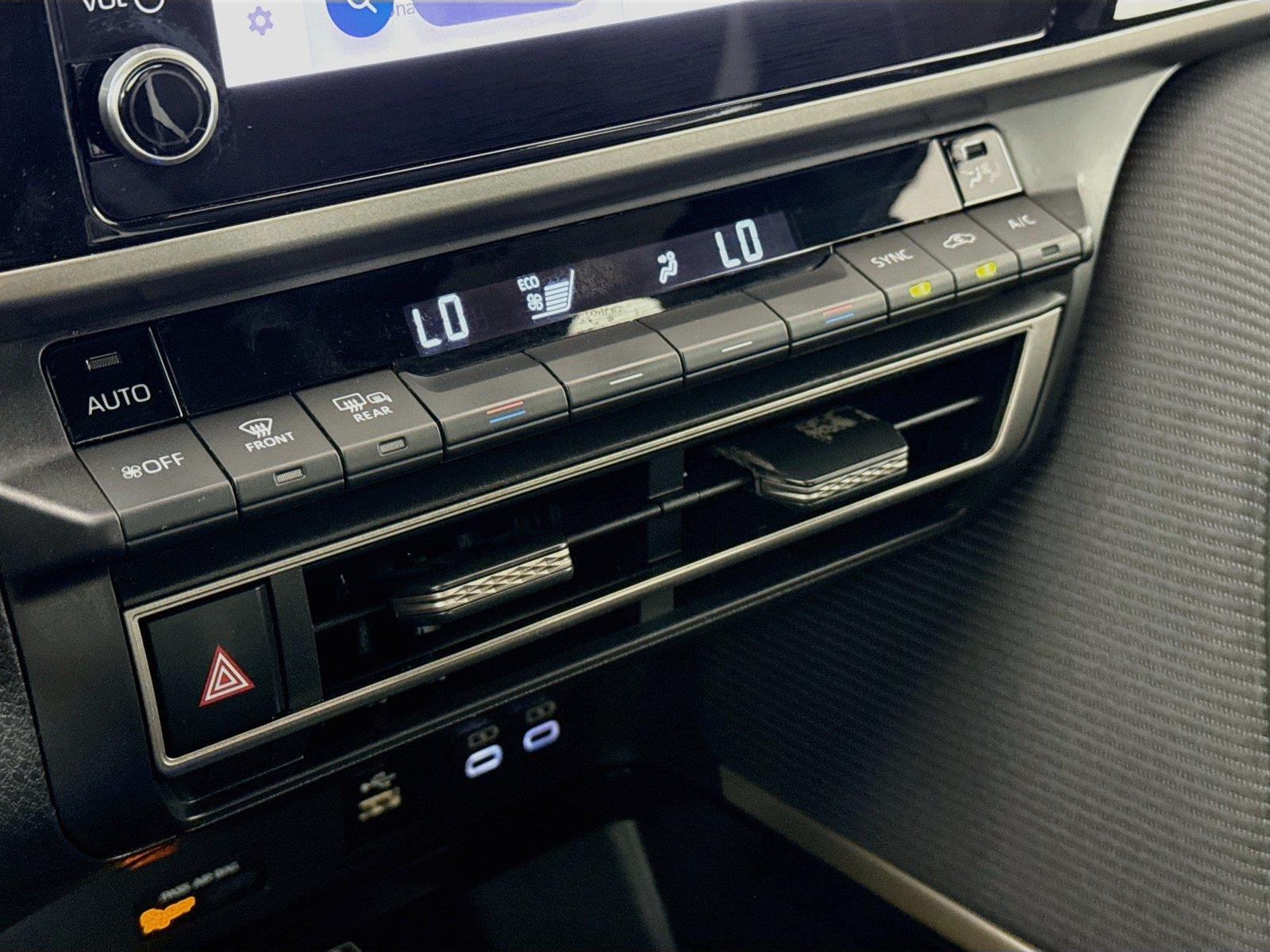 2025 Toyota Camry SE photo 23