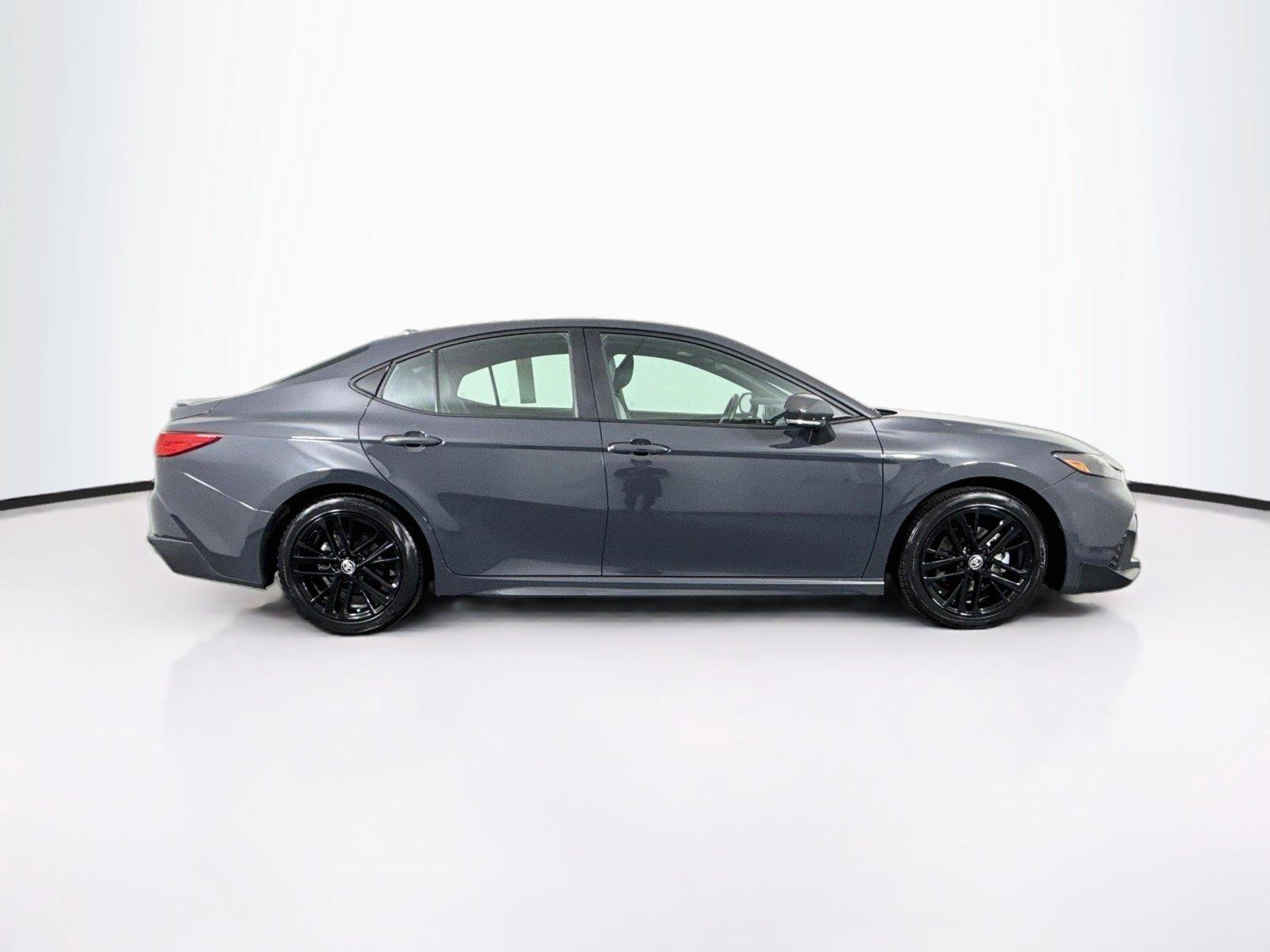 2025 Toyota Camry SE photo 9
