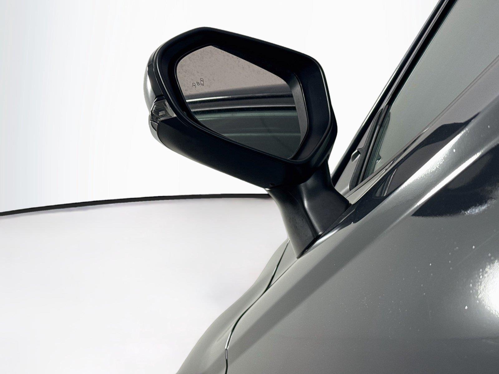 2025 Toyota Camry SE photo 4