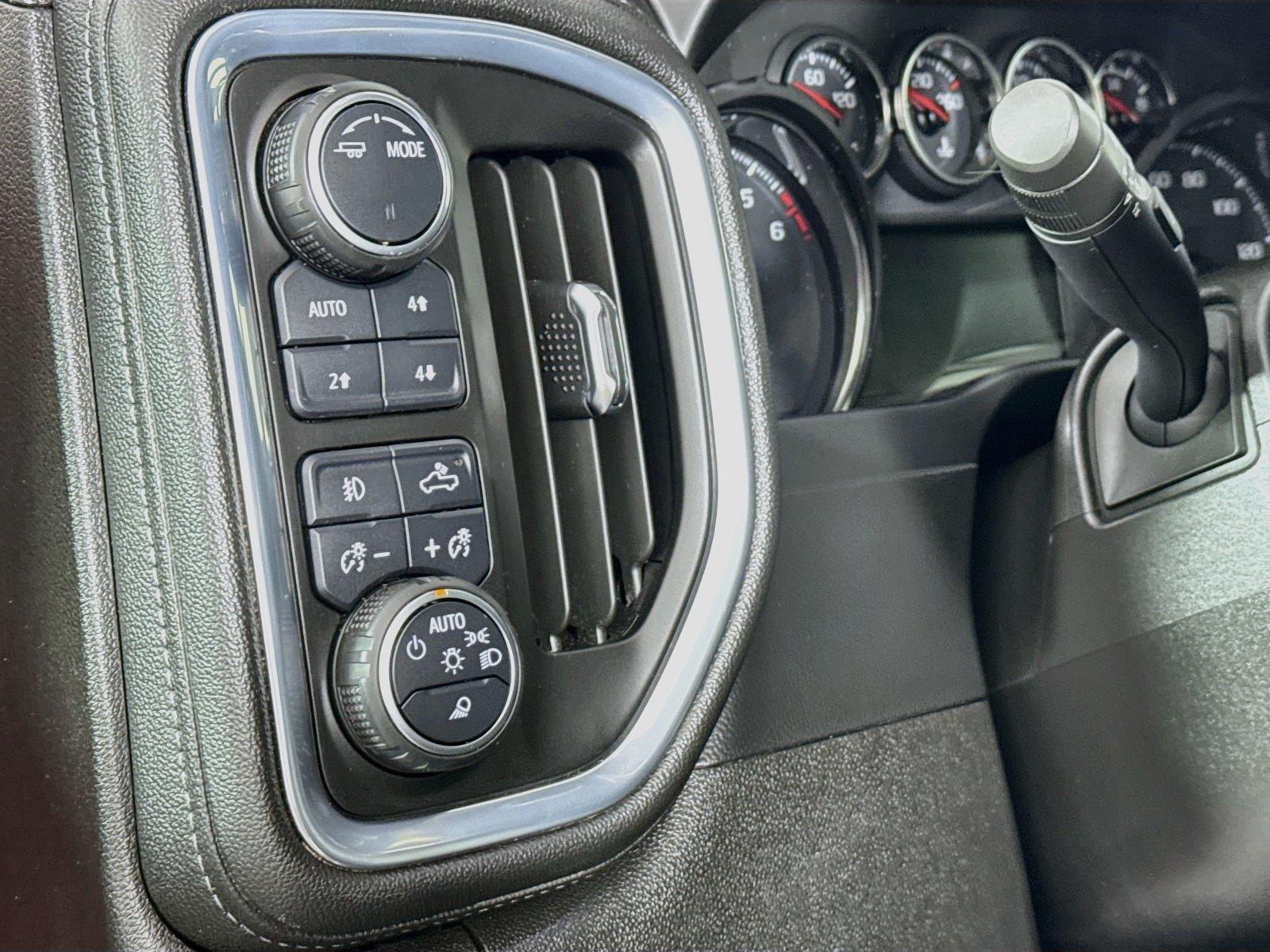 2021 Chevrolet Silverado 1500 RST photo 14