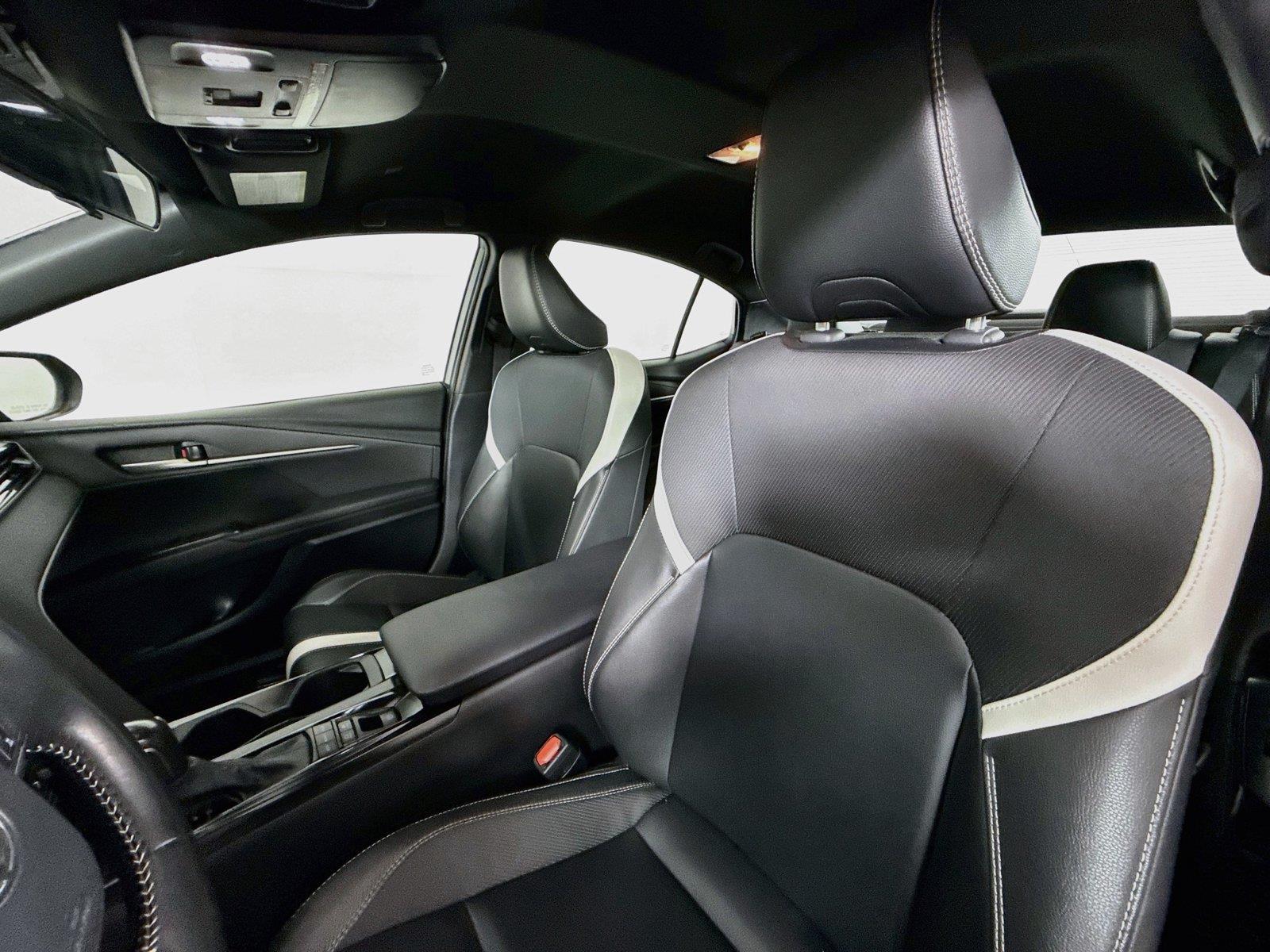 2025 Toyota Camry SE photo 2