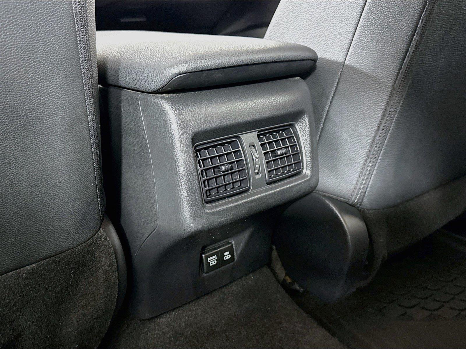 2025 Toyota Camry SE photo 32
