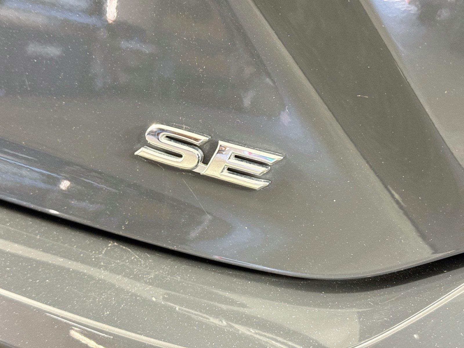 2025 Toyota Camry SE photo 13