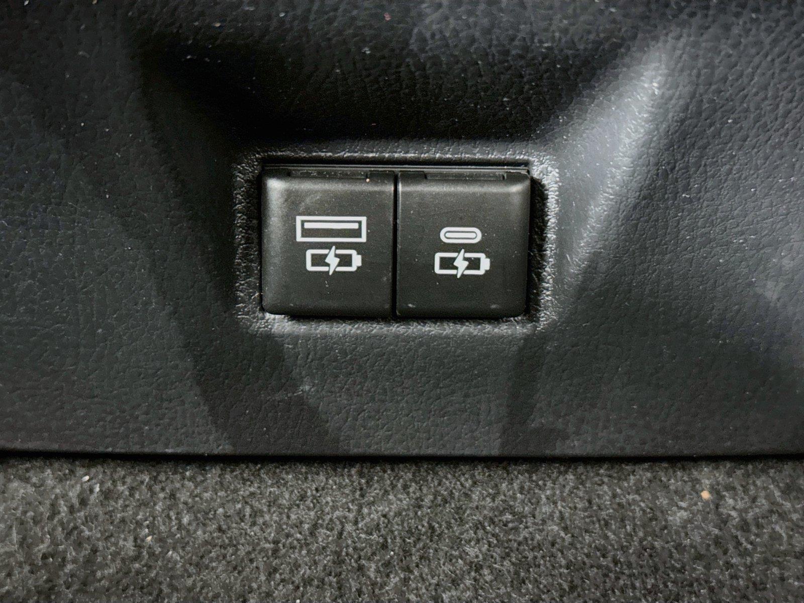 2025 Toyota Camry SE photo 34