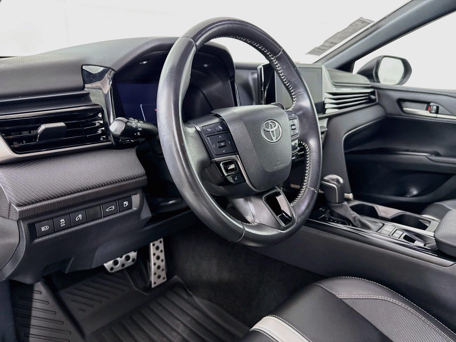 2025 Toyota Camry SE photo 3