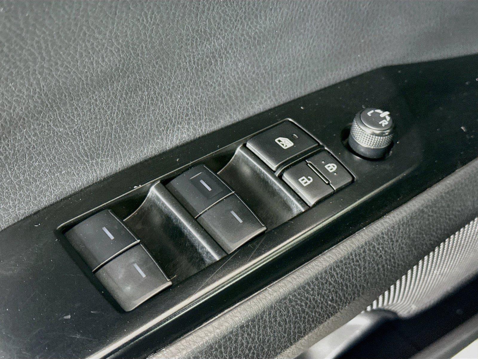 2025 Toyota Camry SE photo 25