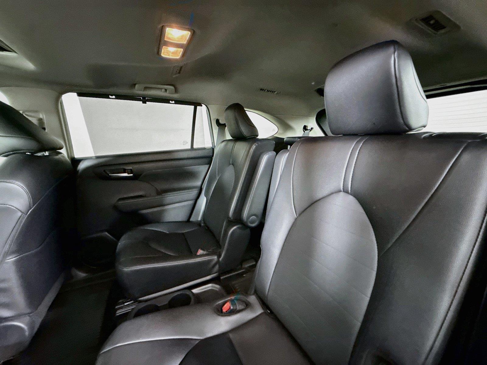 2026 Toyota Highlander XLE photo 30