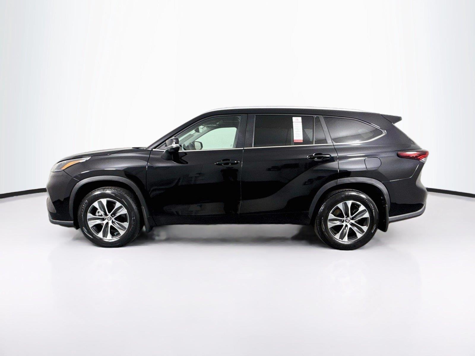 2026 Toyota Highlander XLE photo 13