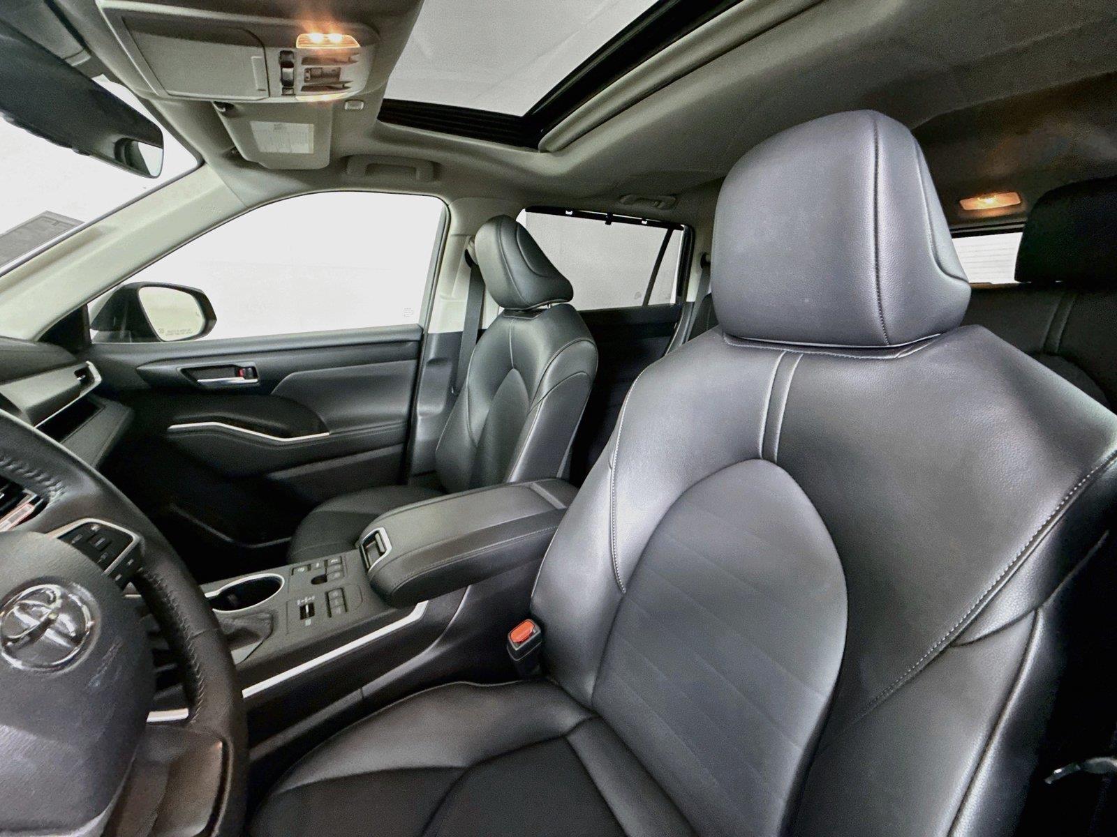 2026 Toyota Highlander XLE photo 2
