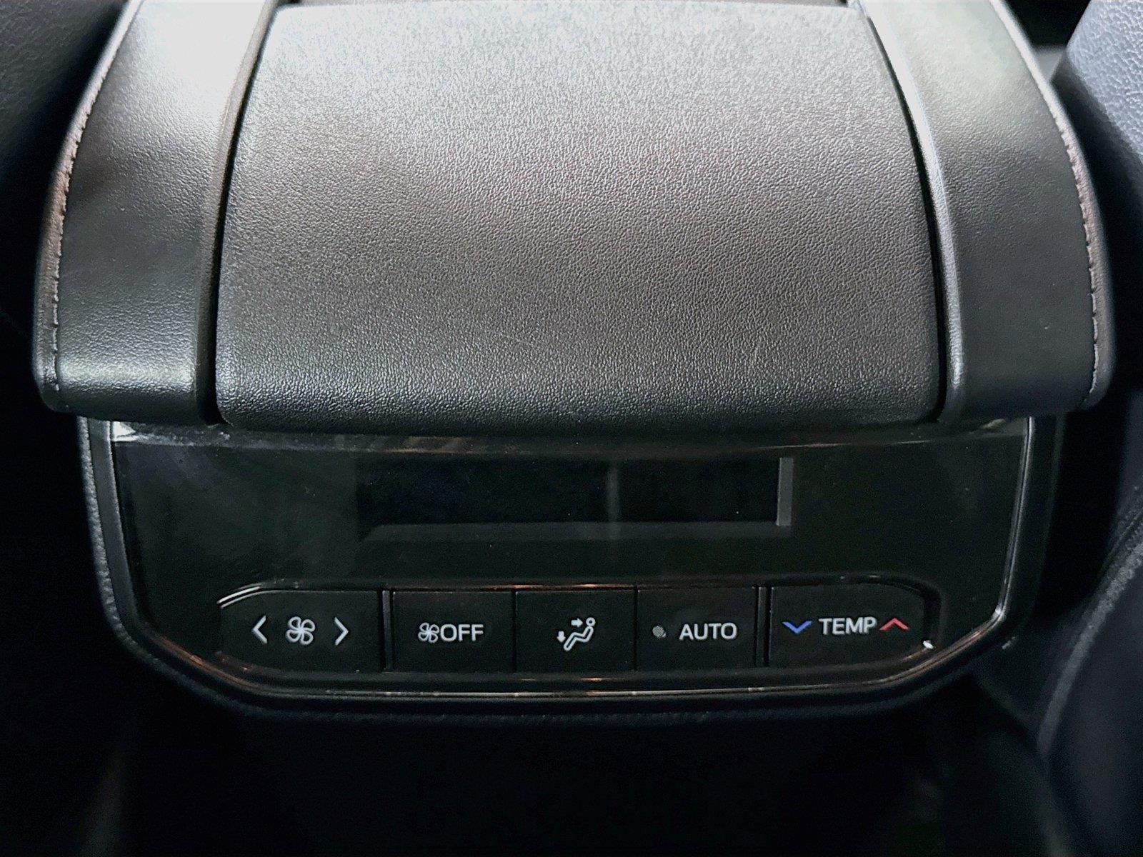2026 Toyota Highlander XLE photo 36