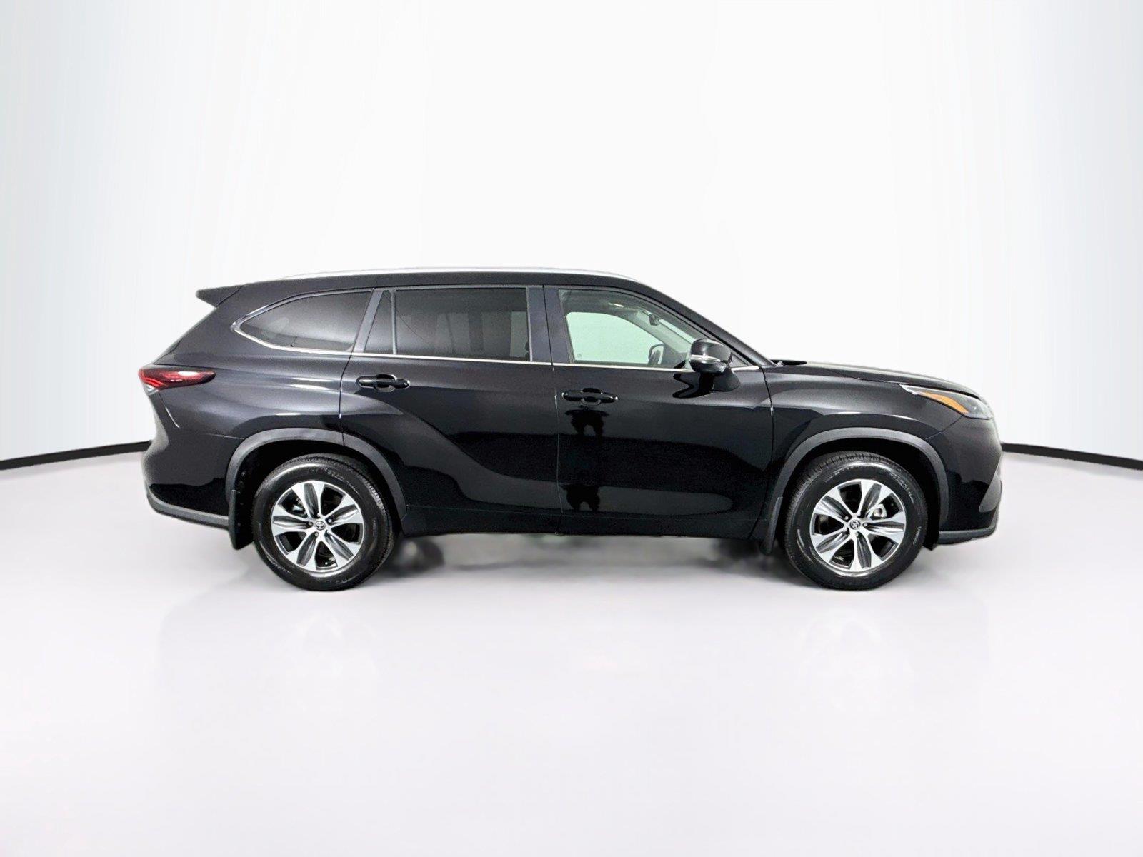 2026 Toyota Highlander XLE photo 10