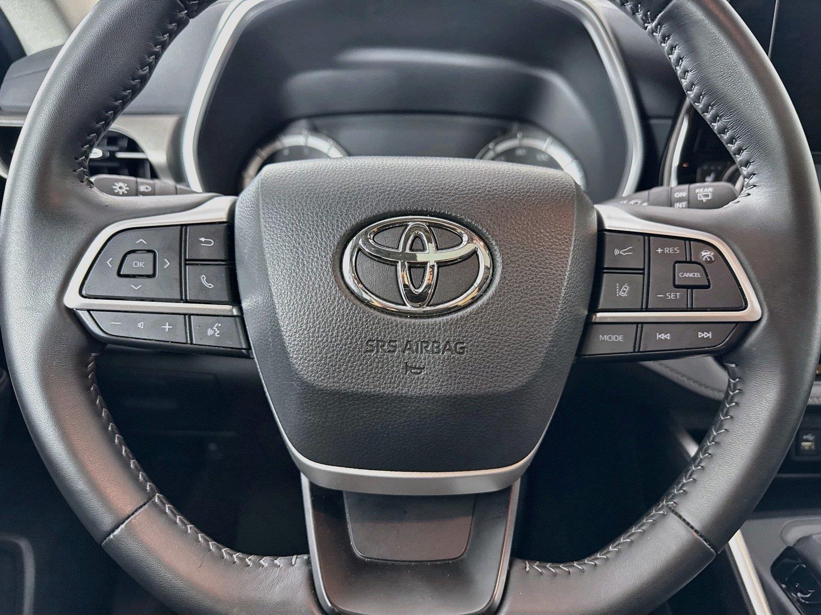 2026 Toyota Highlander XLE photo 16