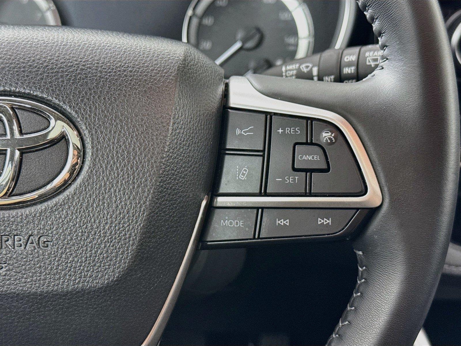 2026 Toyota Highlander XLE photo 19