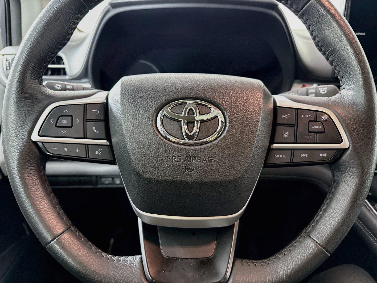 2025 Toyota Sienna XLE 8-Passenger photo 16