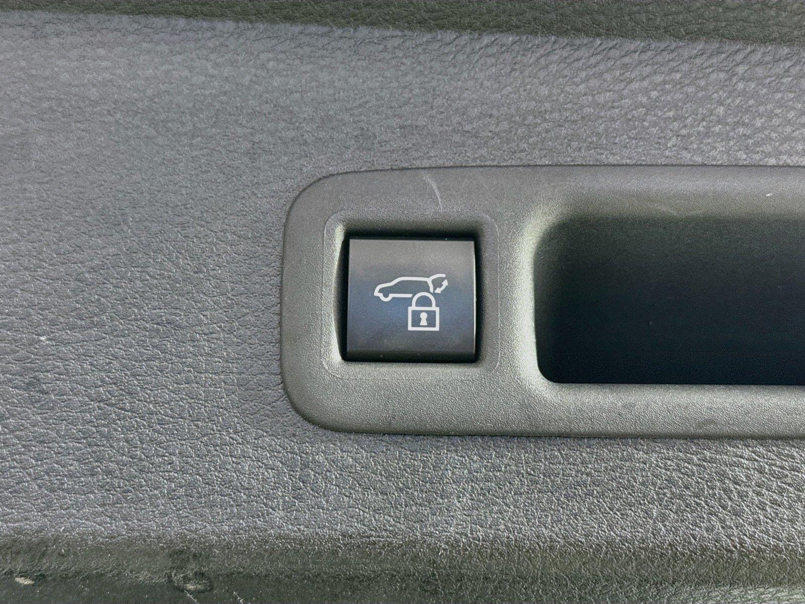 2025 Toyota Sienna XLE 8-Passenger photo 38