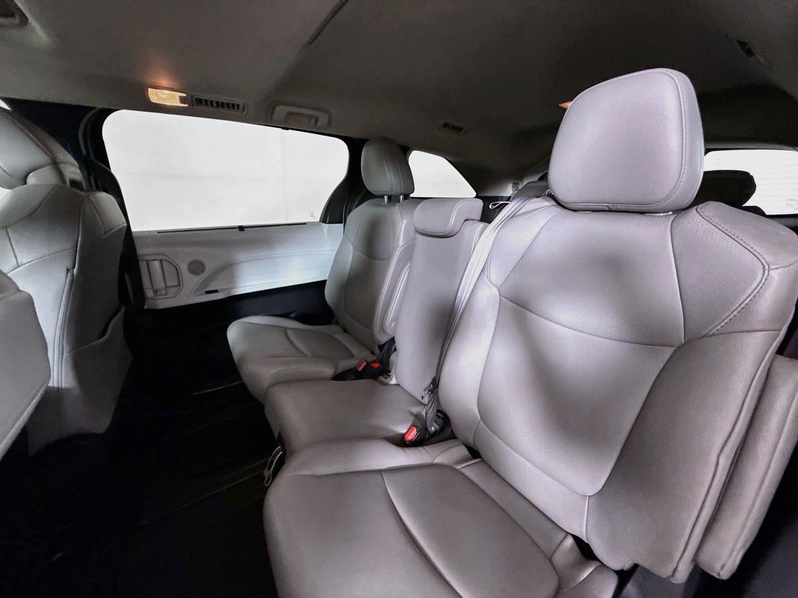 2025 Toyota Sienna XLE 8-Passenger photo 30