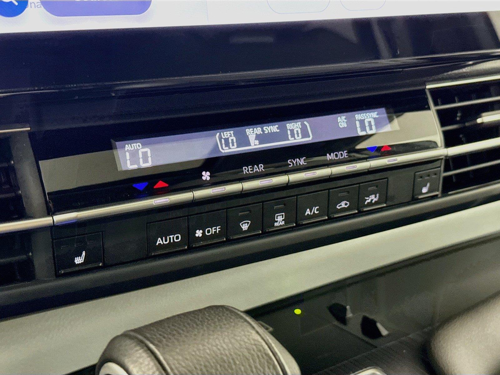 2025 Toyota Sienna XLE 8-Passenger photo 26