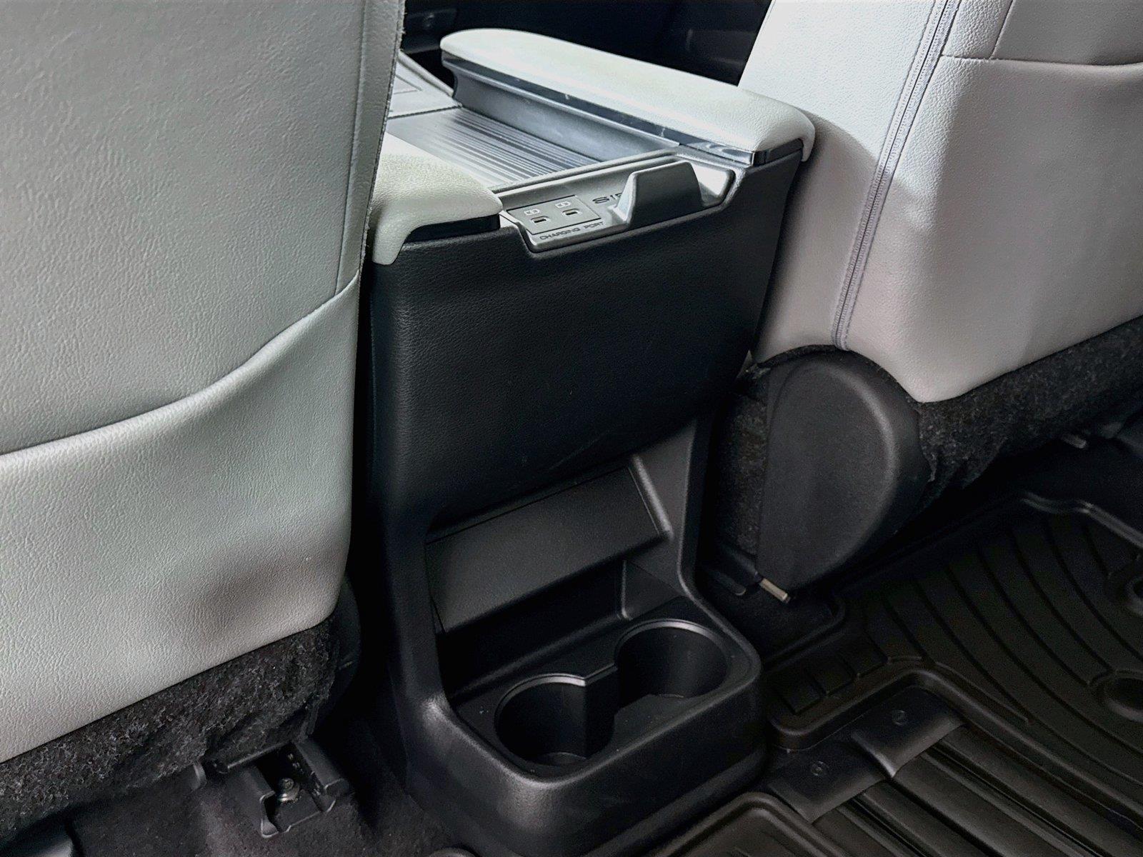 2025 Toyota Sienna XLE 8-Passenger photo 35