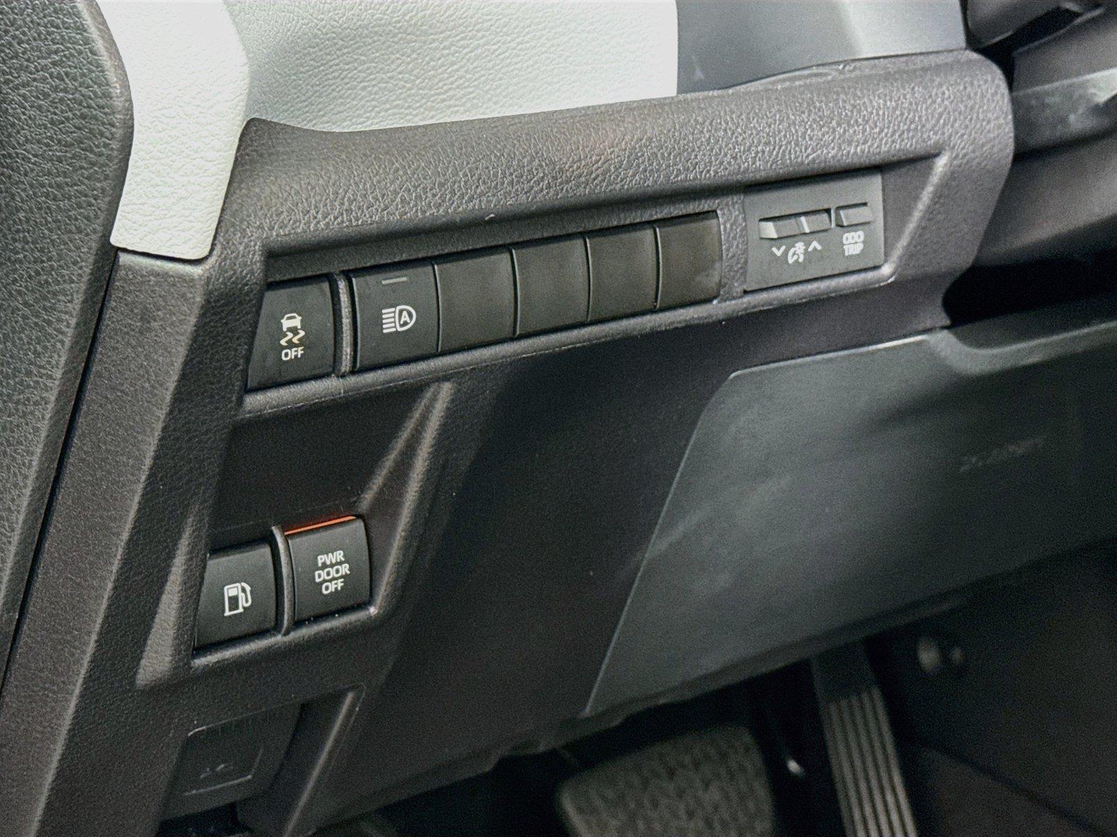 2025 Toyota Sienna XLE 8-Passenger photo 15