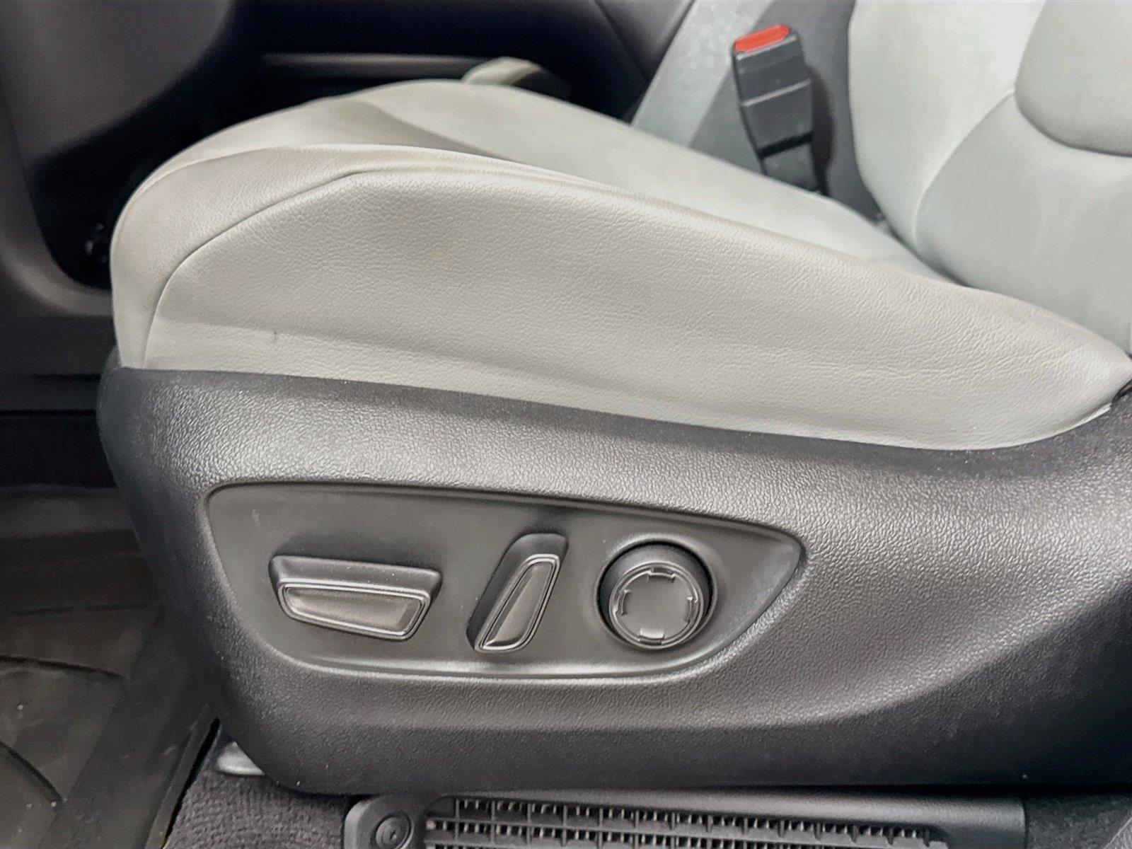 2025 Toyota Sienna XLE 8-Passenger photo 29
