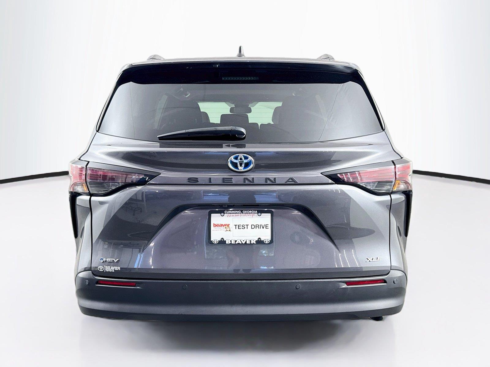 2025 Toyota Sienna XLE 8-Passenger photo 11