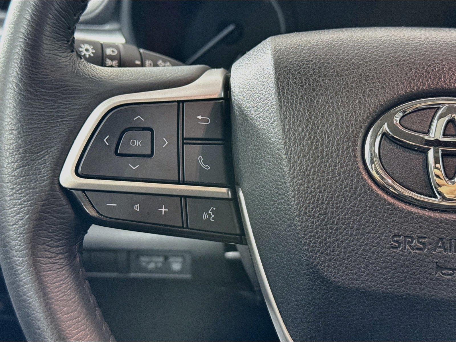 2025 Toyota Sienna XLE 8-Passenger photo 17