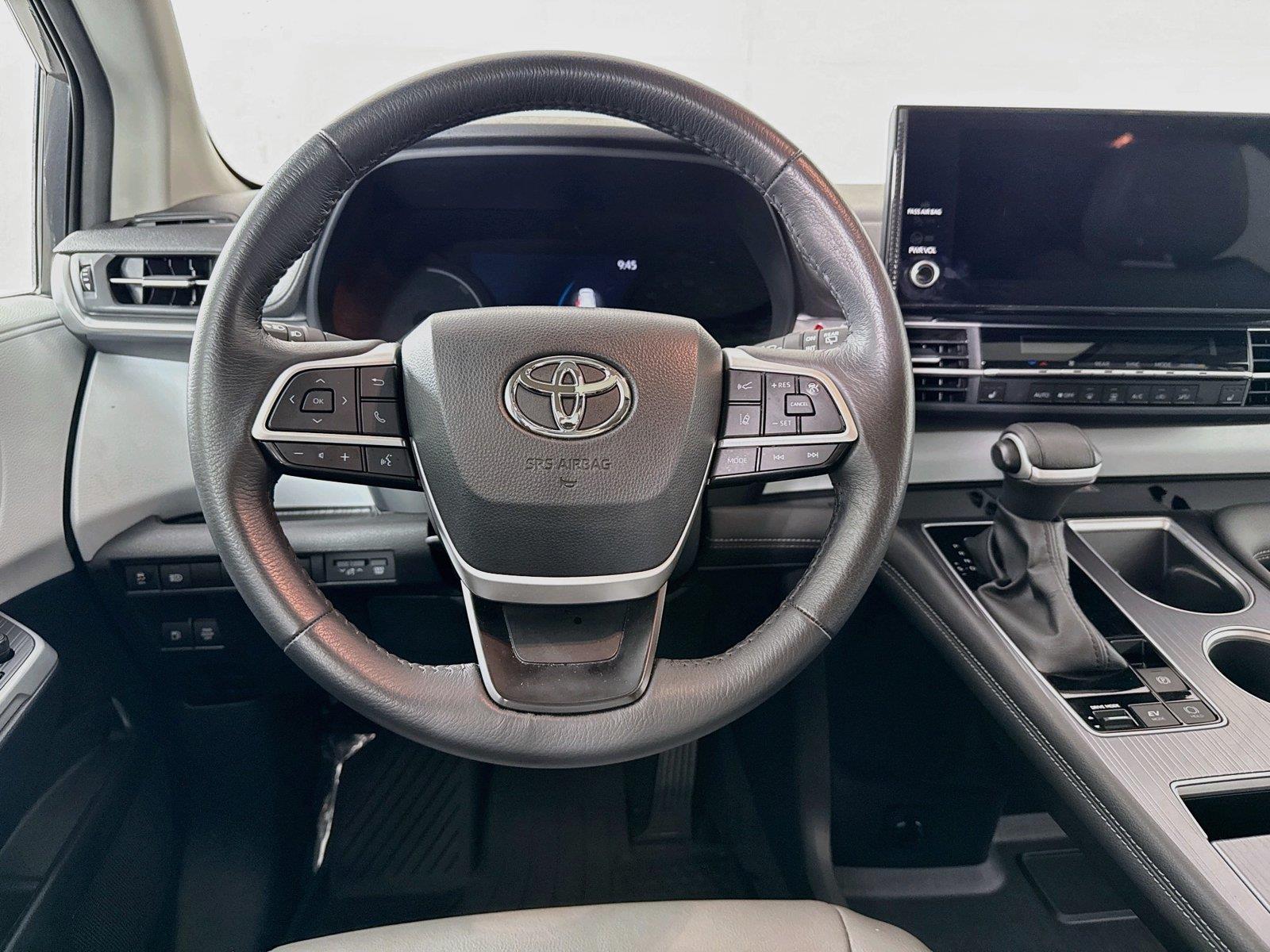 2025 Toyota Sienna XLE 8-Passenger photo 31
