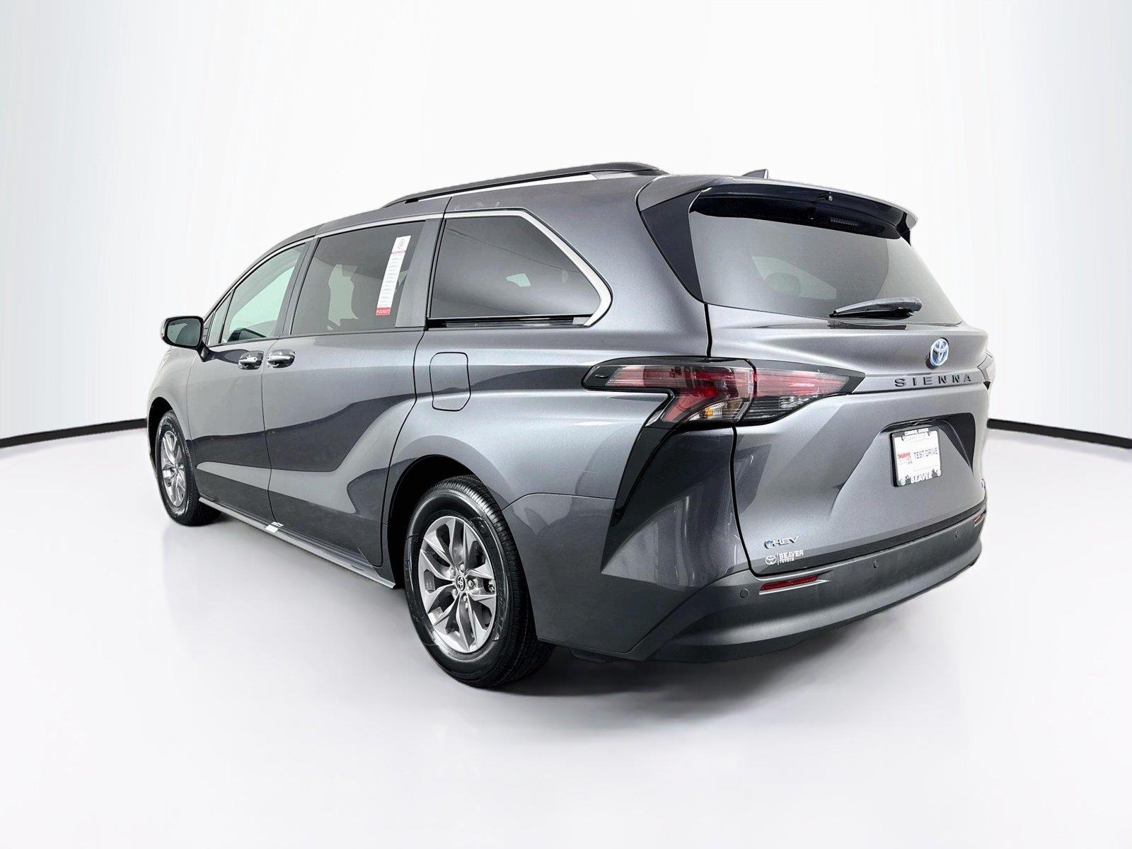2025 Toyota Sienna XLE 8-Passenger photo 12