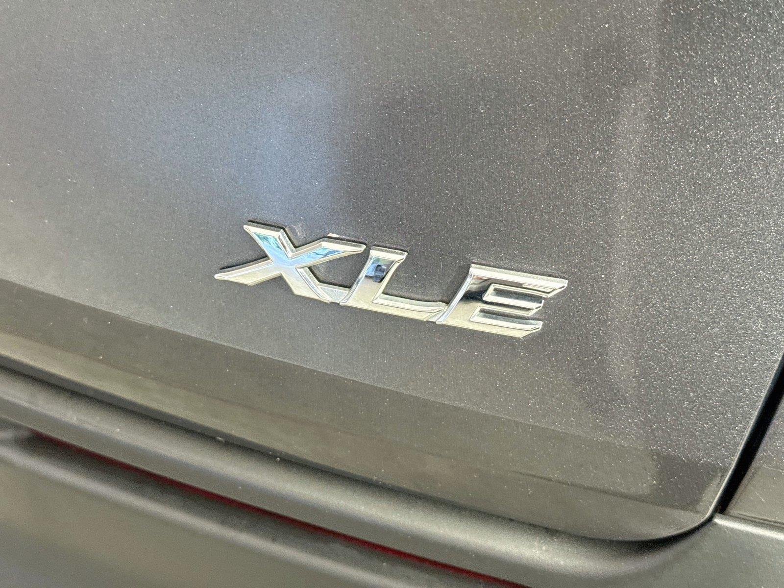 2025 Toyota Sienna XLE 8-Passenger photo 14