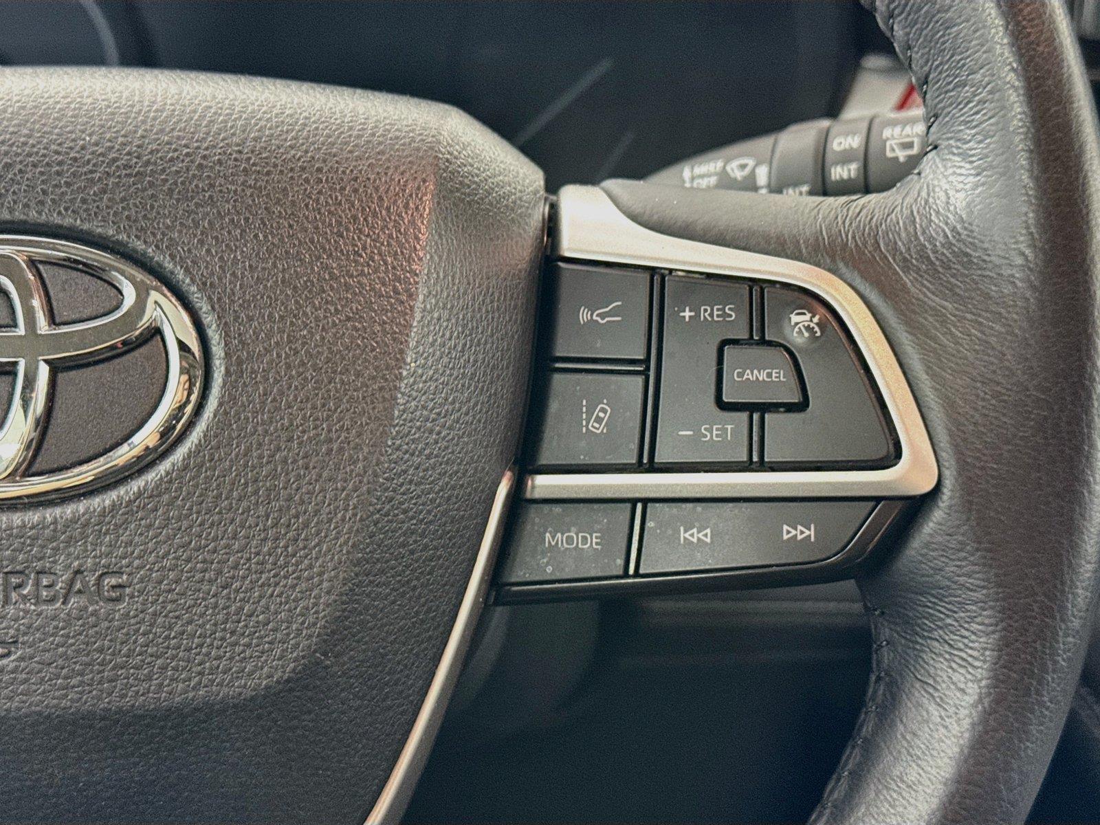 2025 Toyota Sienna XLE 8-Passenger photo 19