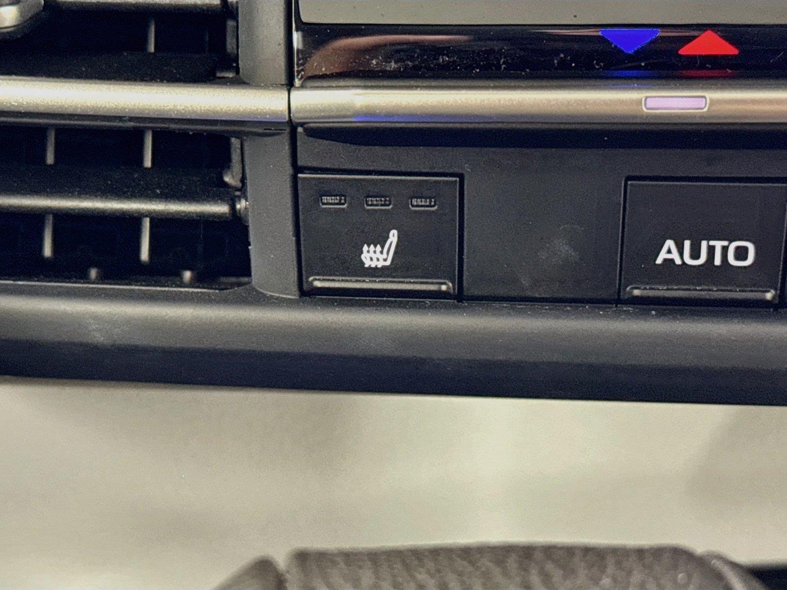 2025 Toyota Sienna XLE 8-Passenger photo 7