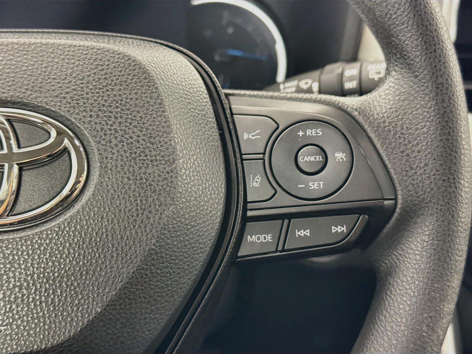 2023 Toyota RAV4 Hybrid XLE photo 17