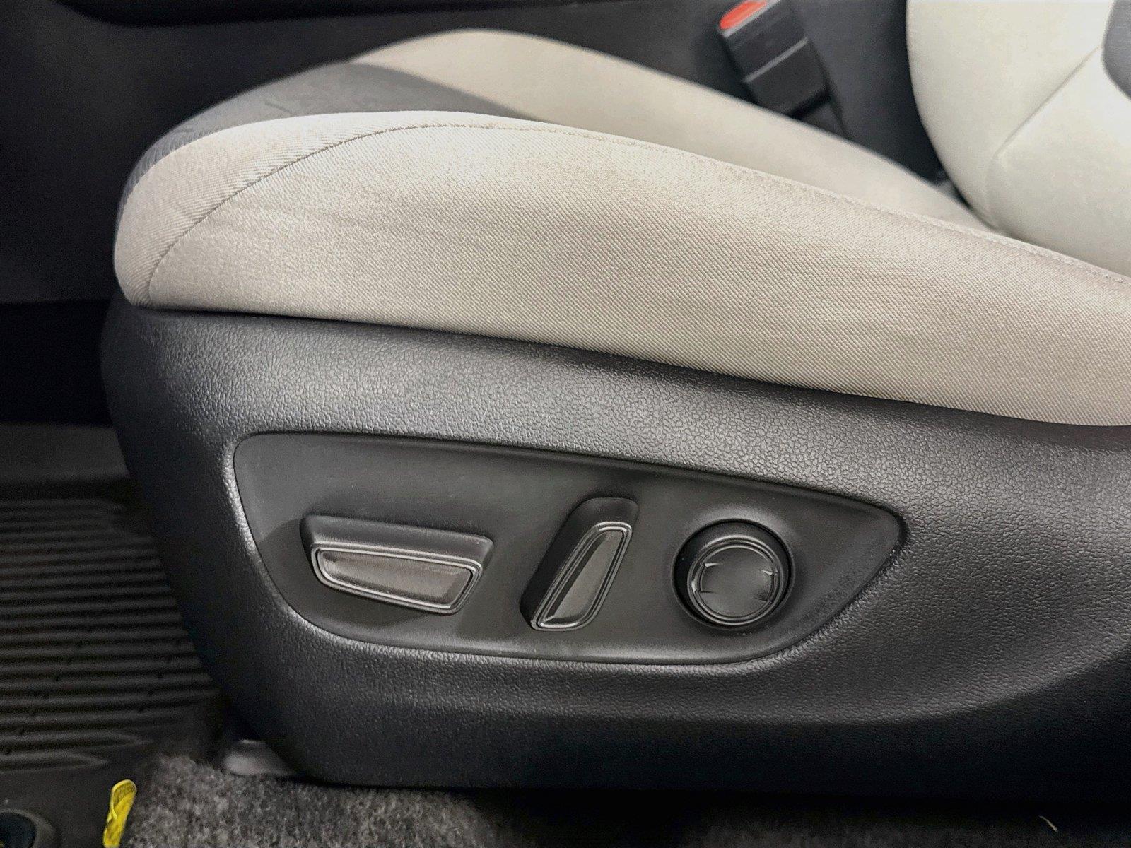 2023 Toyota RAV4 Hybrid XLE photo 26