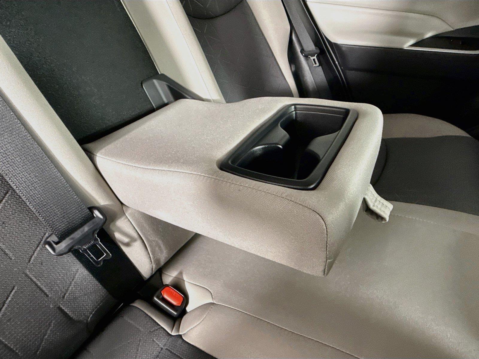 2023 Toyota RAV4 Hybrid XLE photo 38