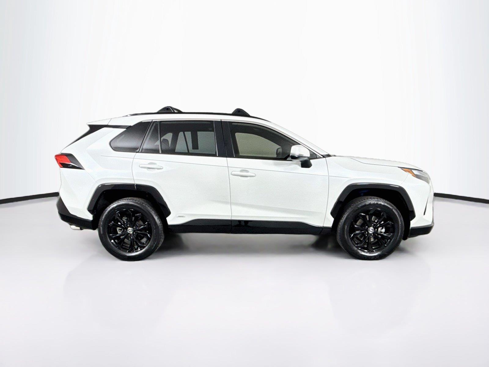 2024 Toyota RAV4 Hybrid SE photo 10