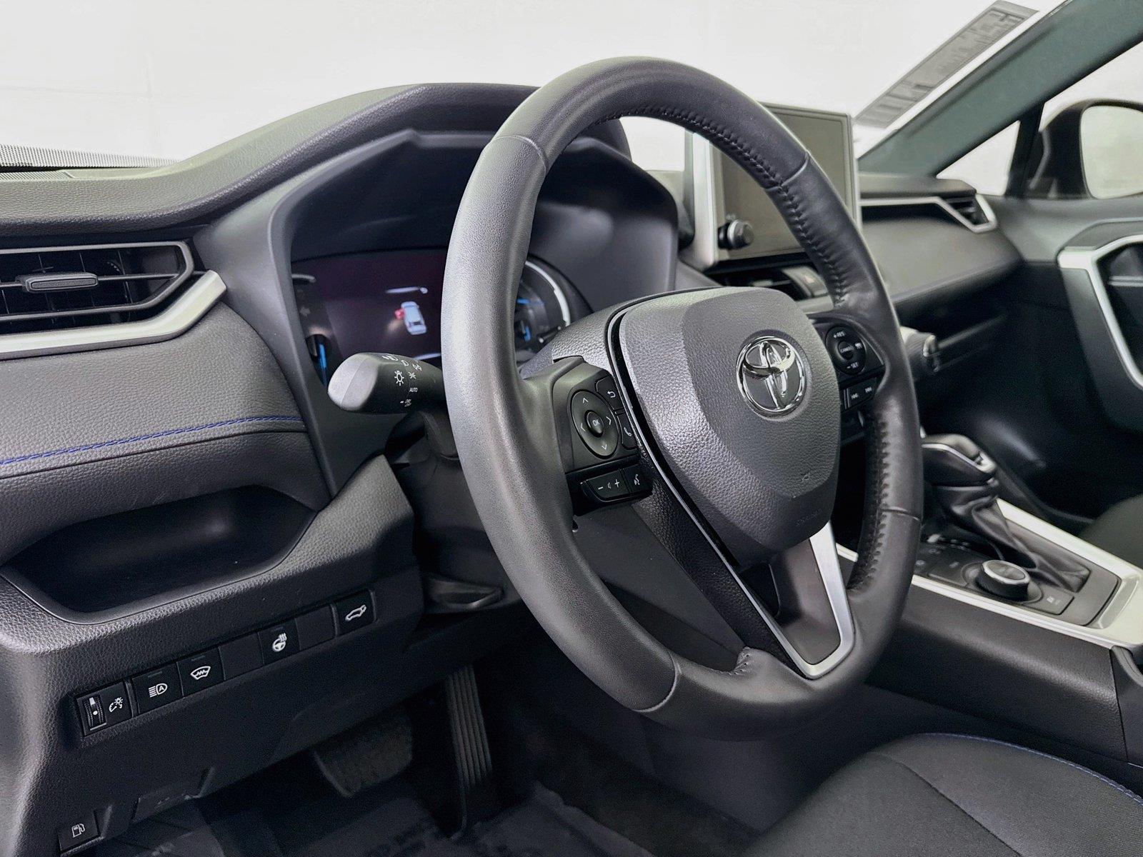 2024 Toyota RAV4 Hybrid SE photo 3