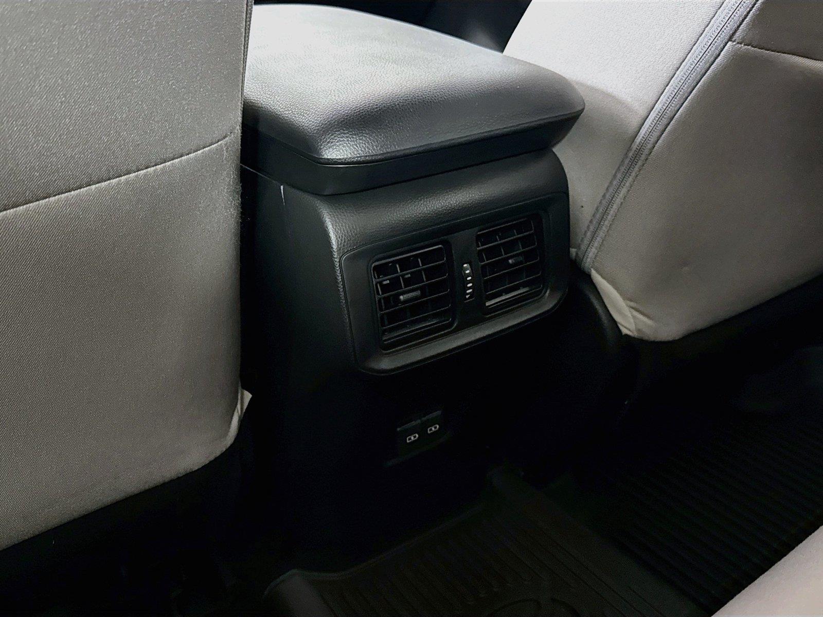 2023 Toyota RAV4 Hybrid XLE photo 31