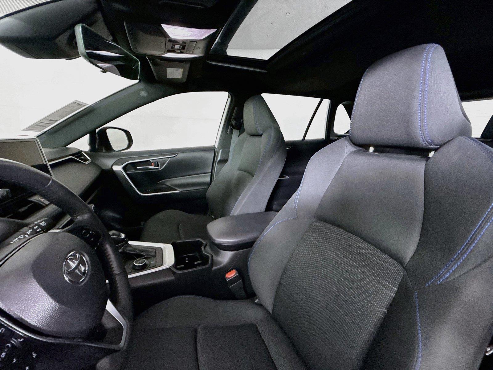 2024 Toyota RAV4 Hybrid SE photo 2