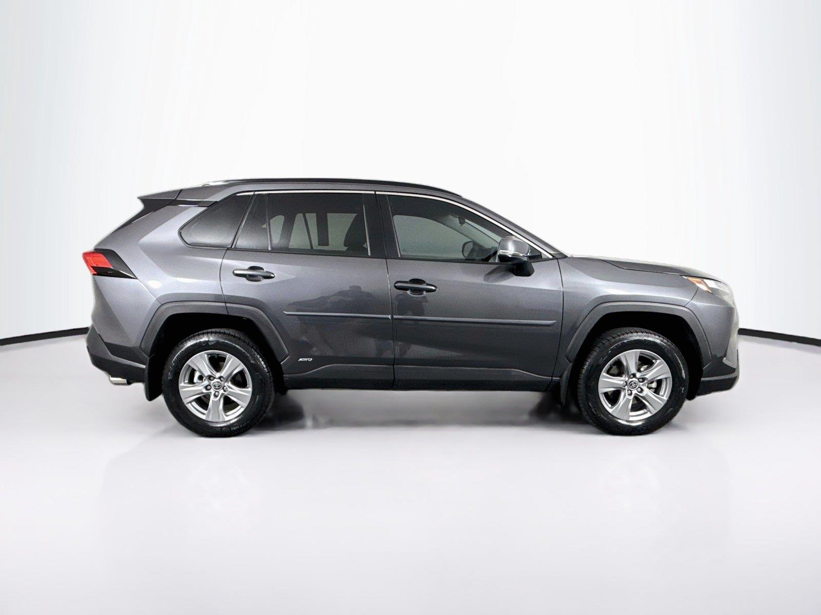 2023 Toyota RAV4 Hybrid XLE photo 9
