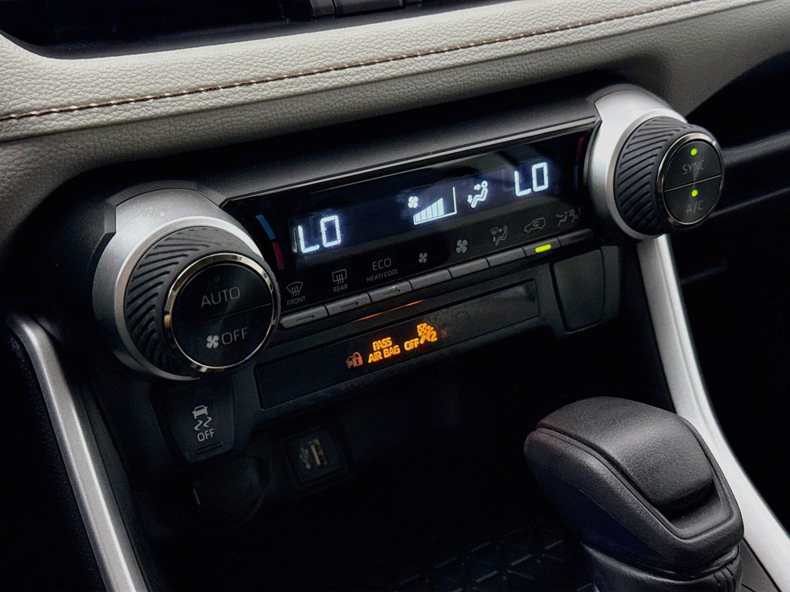 2023 Toyota RAV4 Hybrid XLE photo 23