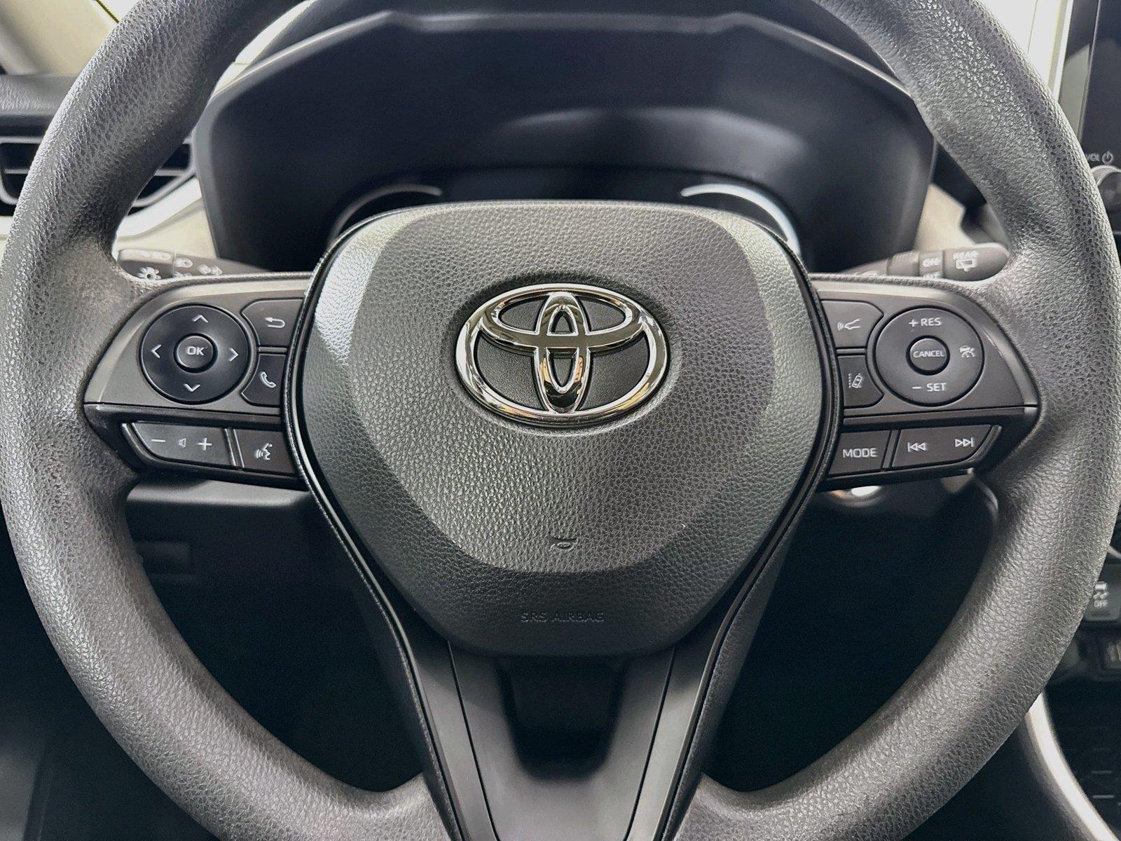 2023 Toyota RAV4 Hybrid XLE photo 15