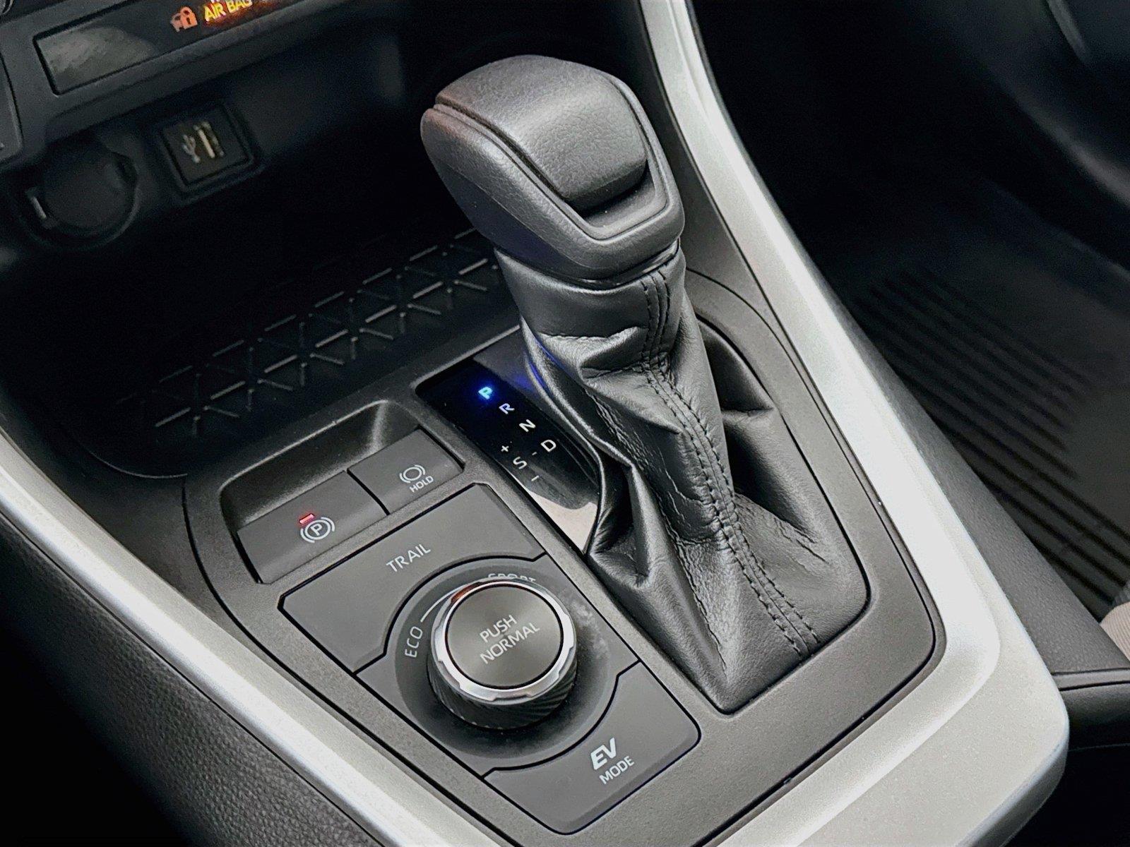 2023 Toyota RAV4 Hybrid XLE photo 24