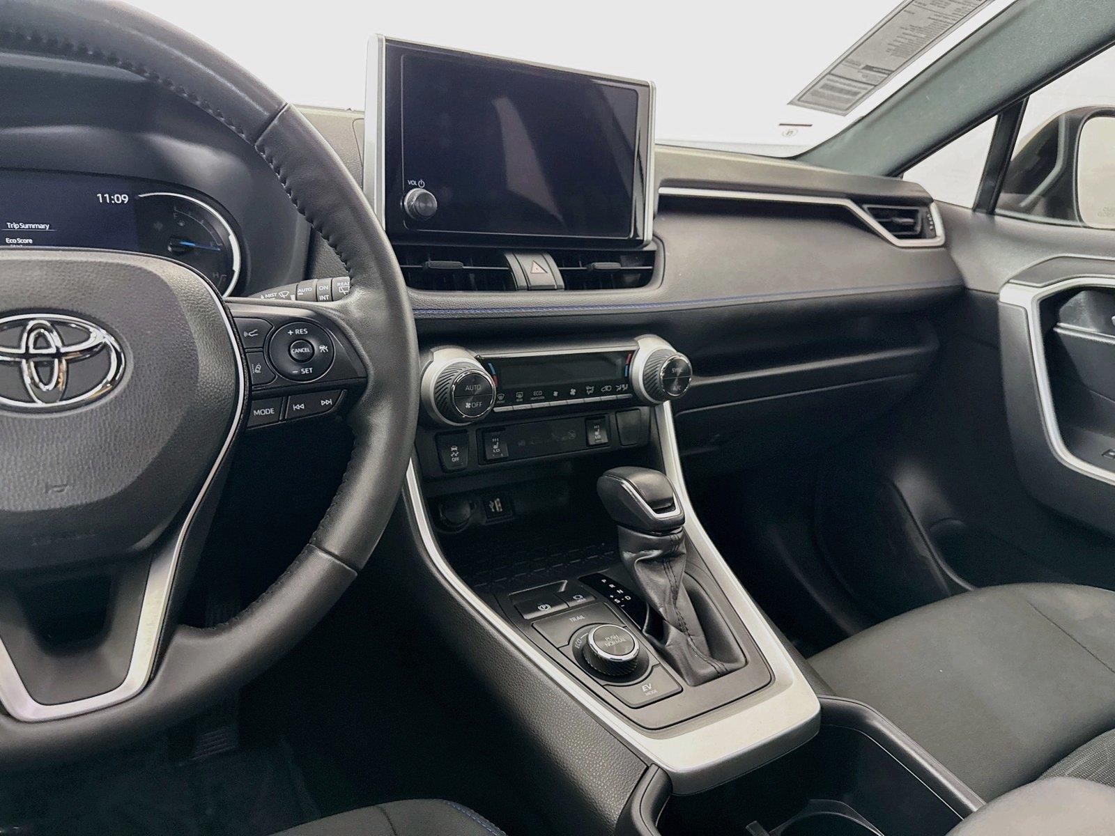 2024 Toyota RAV4 Hybrid SE photo 32