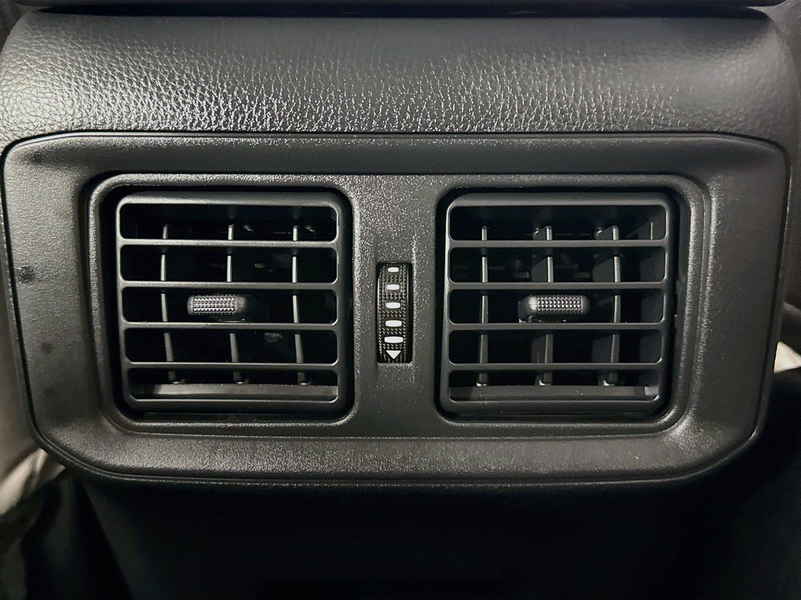 2023 Toyota RAV4 Hybrid XLE photo 32