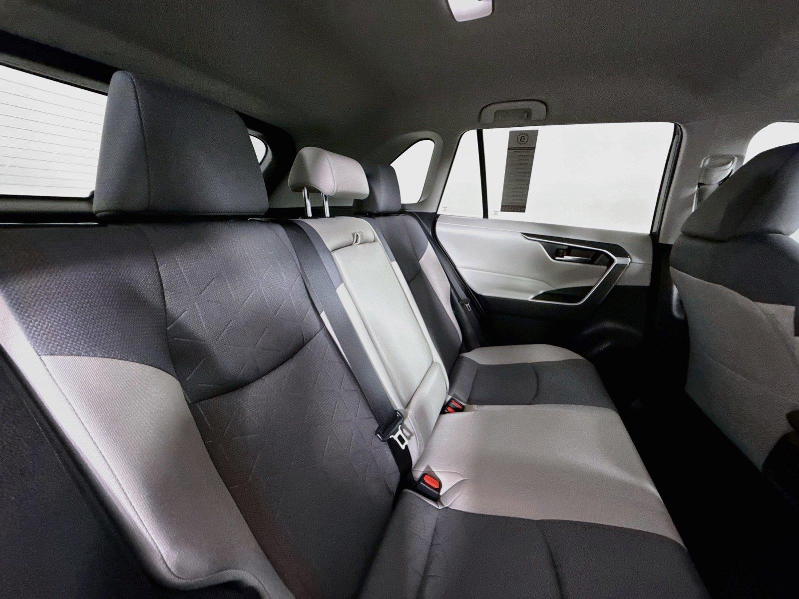 2023 Toyota RAV4 Hybrid XLE photo 39