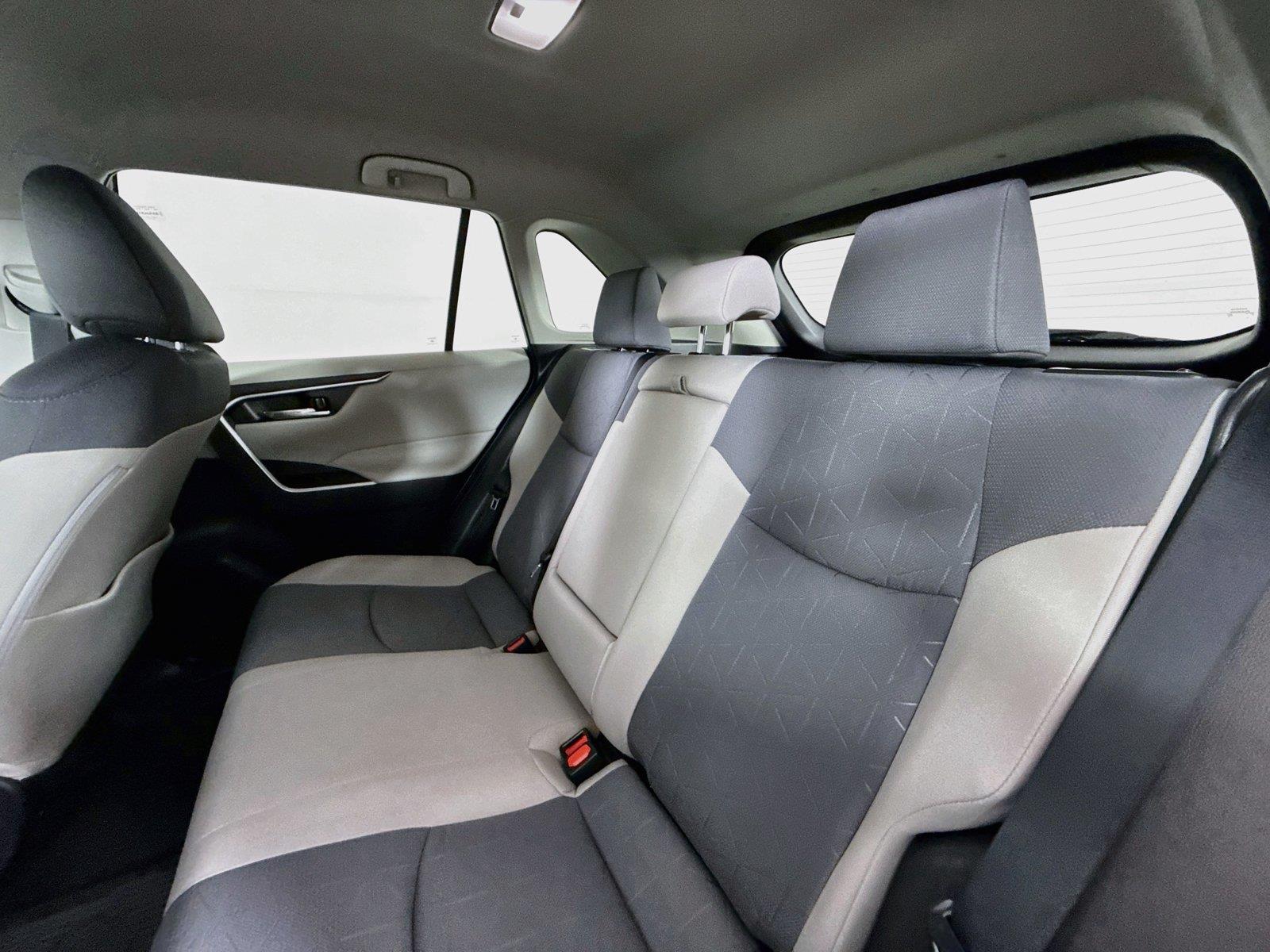 2023 Toyota RAV4 Hybrid XLE photo 27
