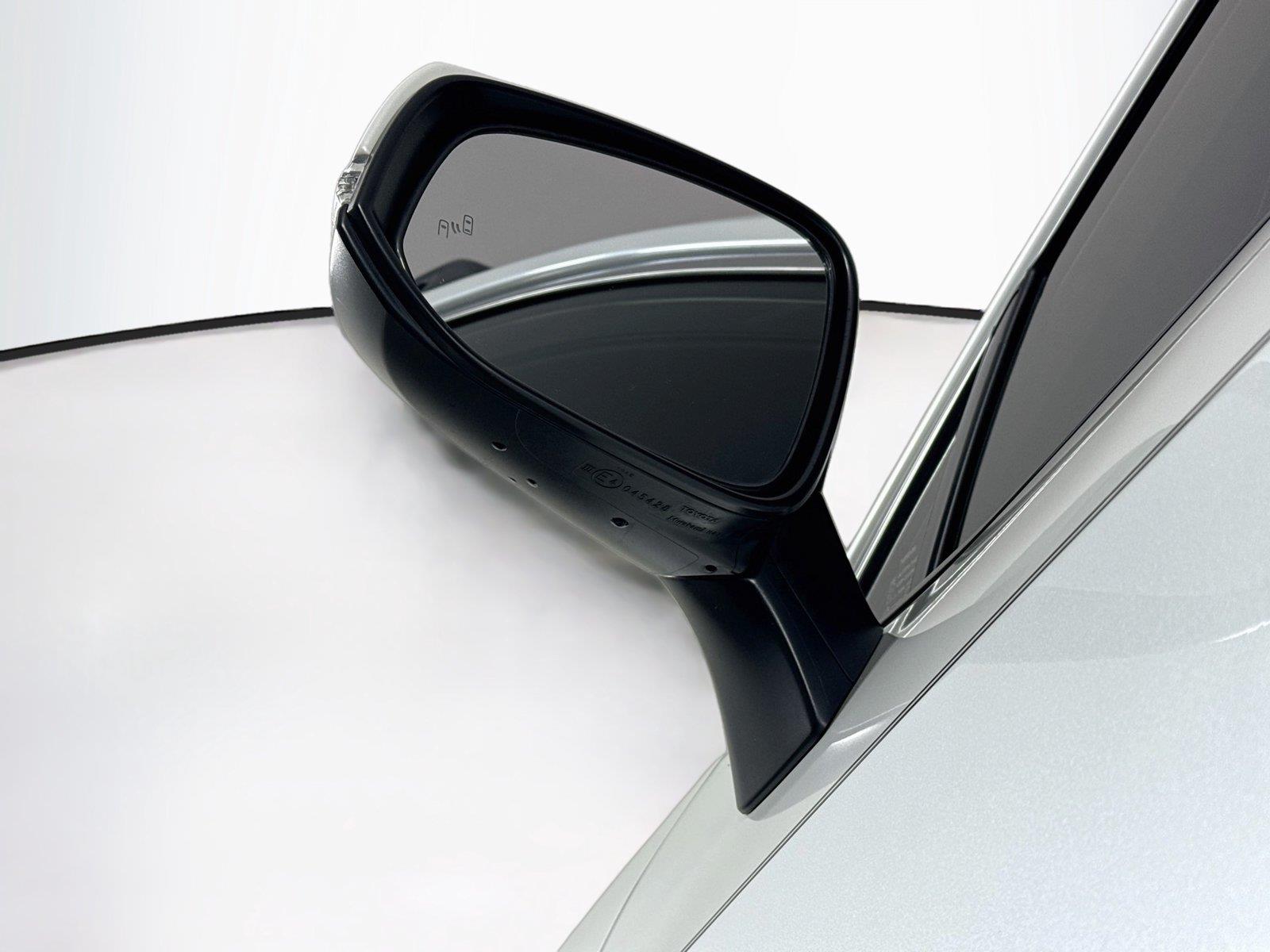 2024 Toyota RAV4 Hybrid SE photo 4